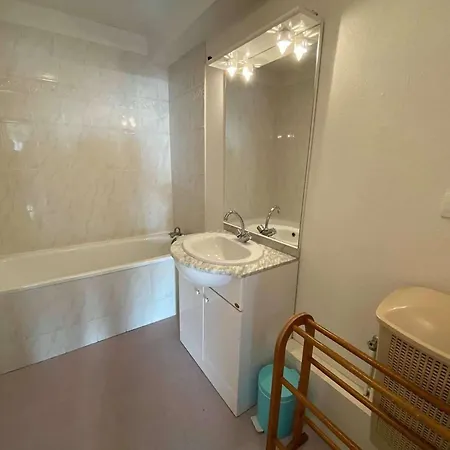 T3 Avec Garage, Proche - Fr-1-236-171 Apartment