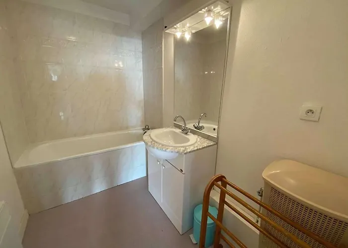 T3 Avec Garage, Proche - Fr-1-236-171 Appartement